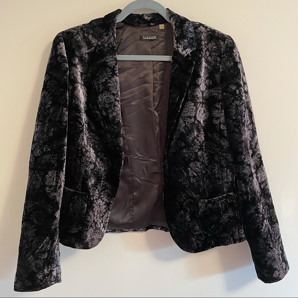 Tahari size 12 velvet blazer with antique floral print and front pockets. EUC! - Picture 4 of 8